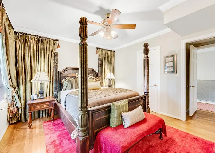 Manor *